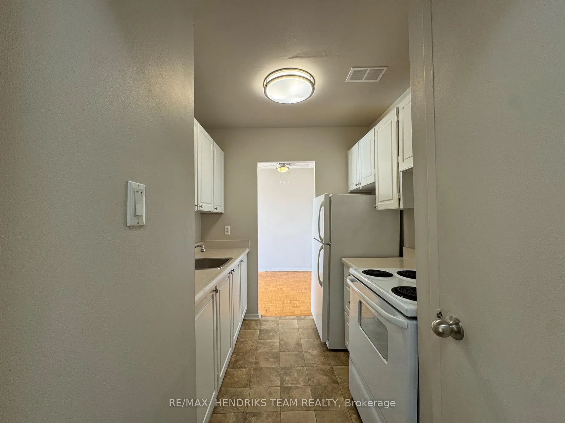 Photo 3 of Unit 601, 49 Leaside Drive, St. Catharines, Carlton/Bunting — HOMEH