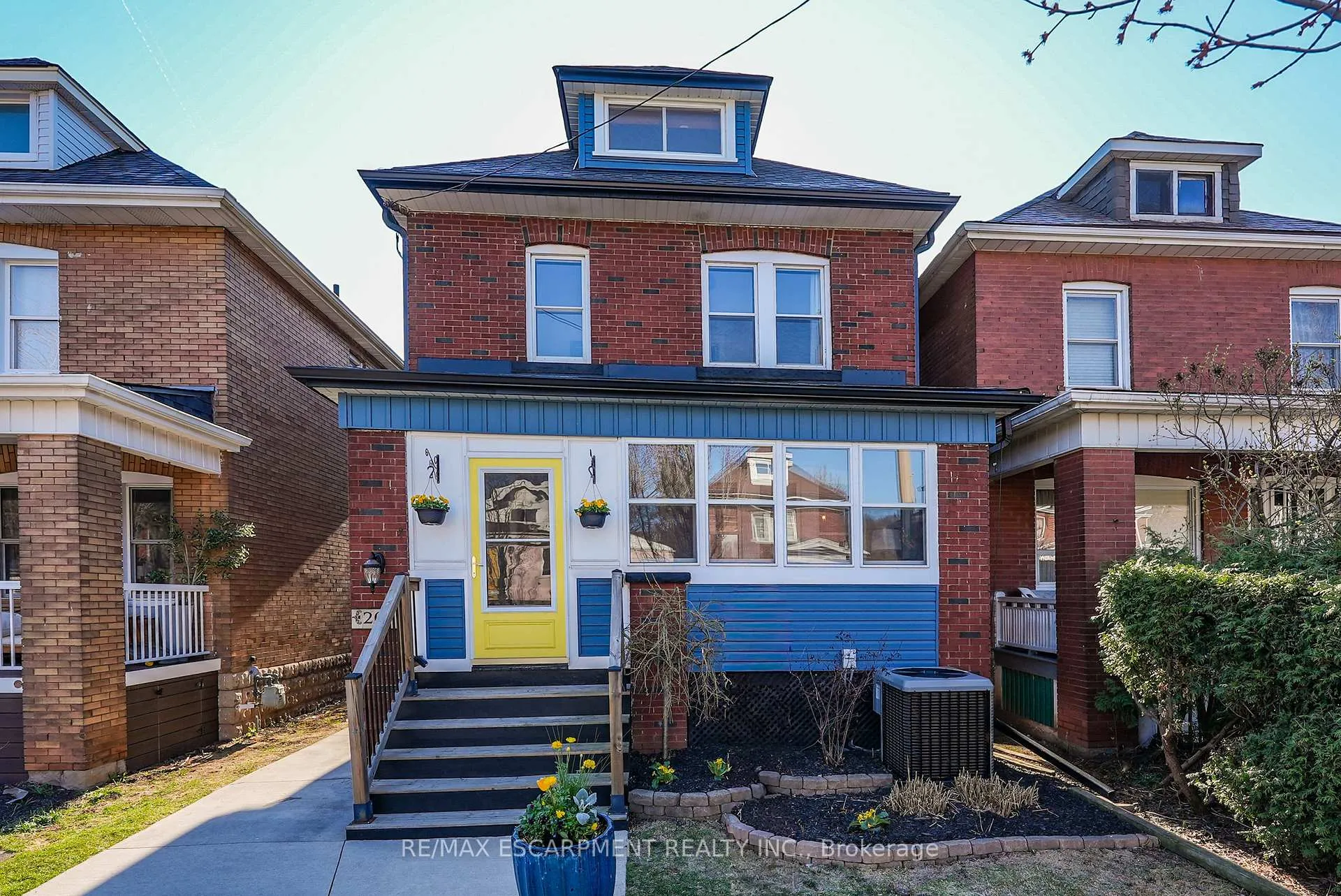 Photo 1 of 207 Edgemont Street S, Hamilton, Delta — HOMEH