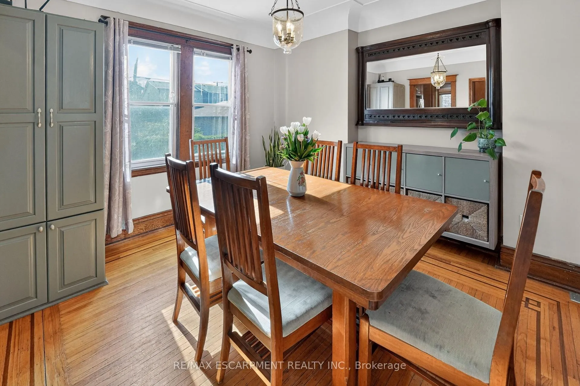 Photo 10 of 207 Edgemont Street S, Hamilton, Delta — HOMEH