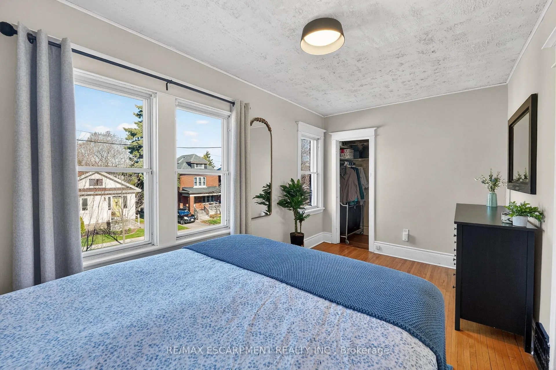 Photo 18 of 207 Edgemont Street S, Hamilton, Delta — HOMEH