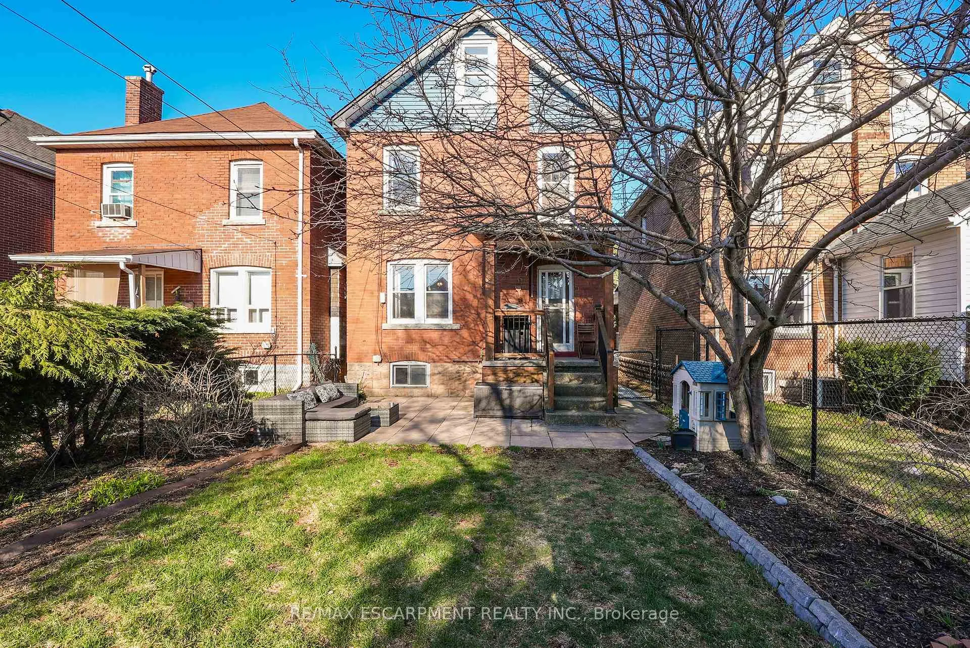 Photo 29 of 207 Edgemont Street S, Hamilton, Delta — HOMEH