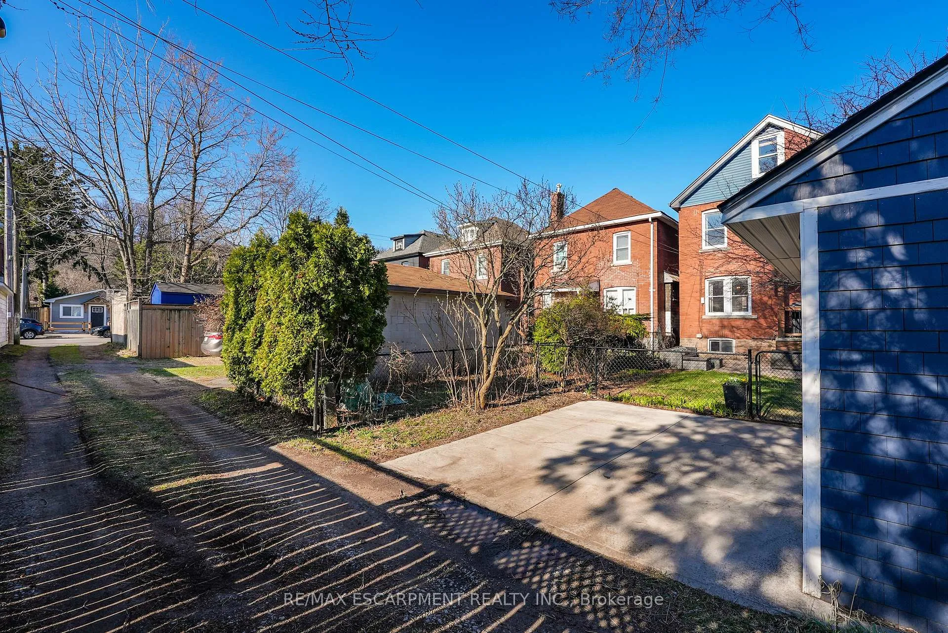 Photo 33 of 207 Edgemont Street S, Hamilton, Delta — HOMEH