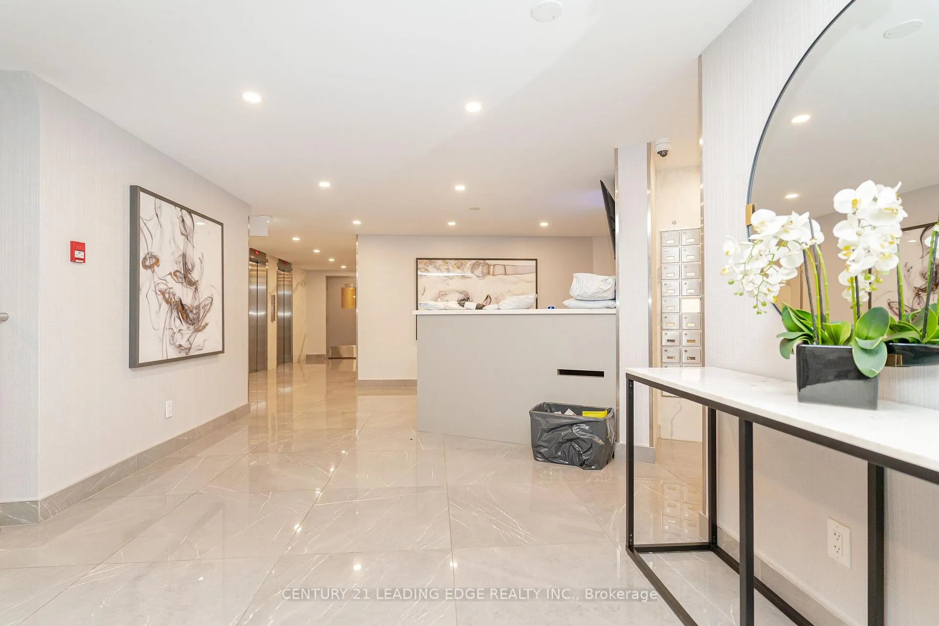 Photo 3 of Unit PH04, 10 Edgecliff Golfway, Toronto, Flemingdon Park — HOMEH