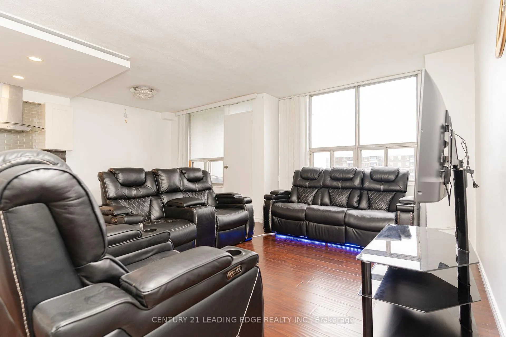 Photo 12 of Unit PH04, 10 Edgecliff Golfway, Toronto, Flemingdon Park — HOMEH