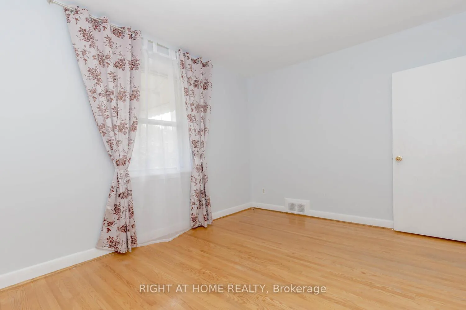 Photo 10 of 1205 Kipling Avenue, Etobicoke, Princess-Rosethorn — HOMEH