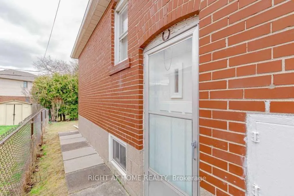 Photo 11 of 1205 Kipling Avenue, Etobicoke, Princess-Rosethorn — HOMEH