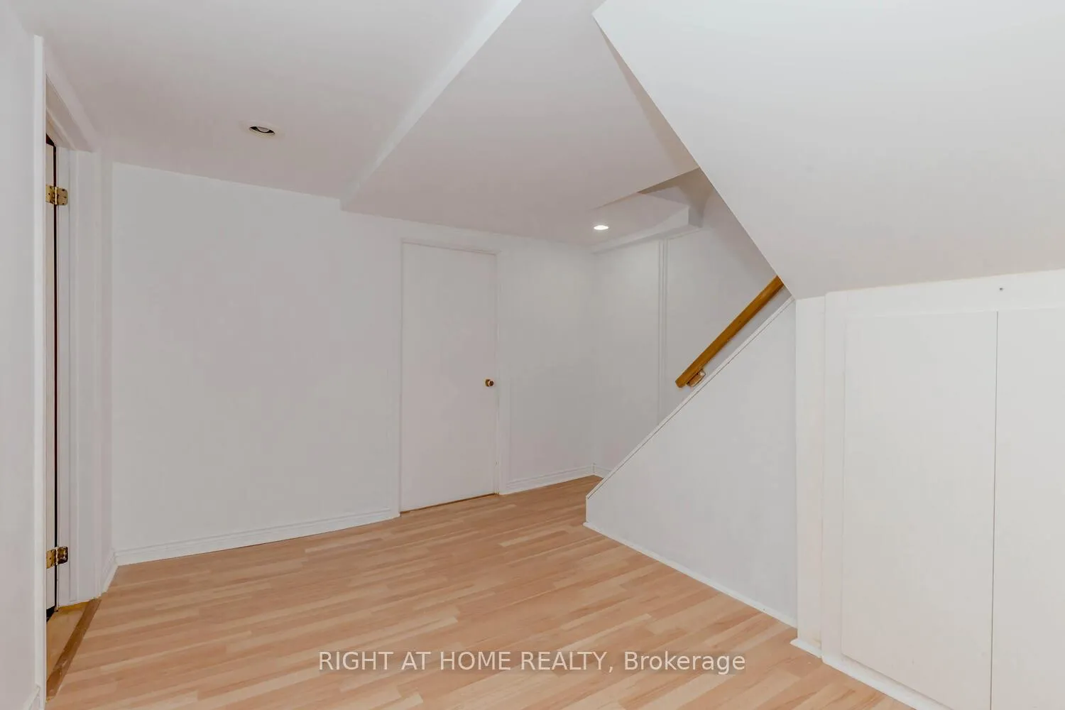 Photo 13 of 1205 Kipling Avenue, Etobicoke, Princess-Rosethorn — HOMEH