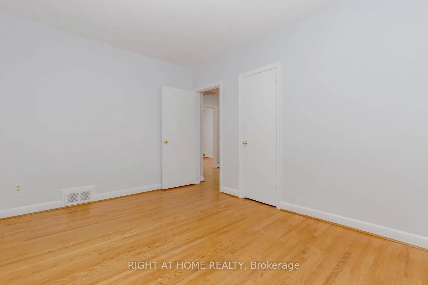 Photo 14 of 1205 Kipling Avenue, Etobicoke, Princess-Rosethorn — HOMEH