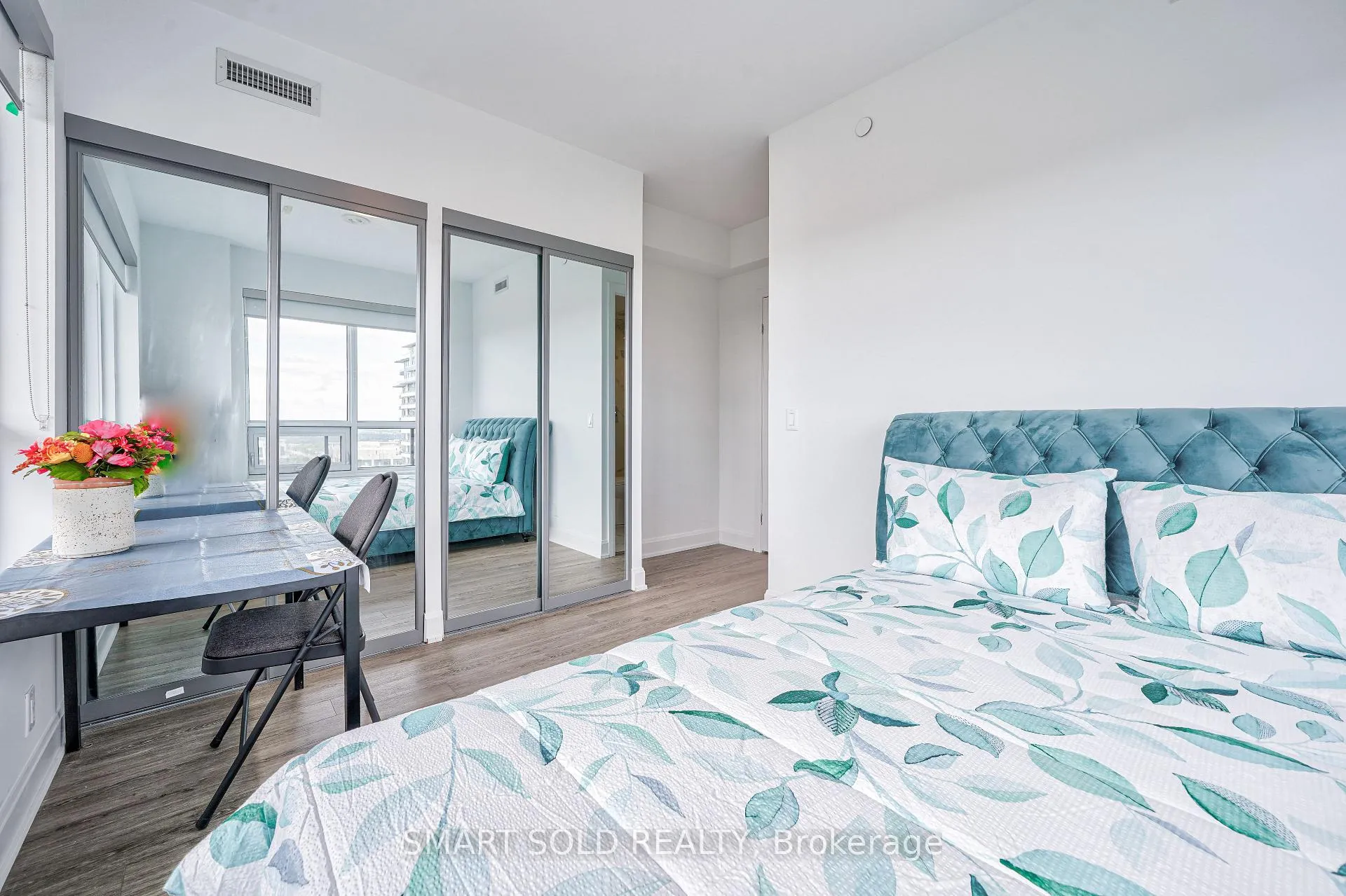 Photo 3 of Unit C 2701, 8 Water Walk Drive, Markham, Unionville — HOMEH