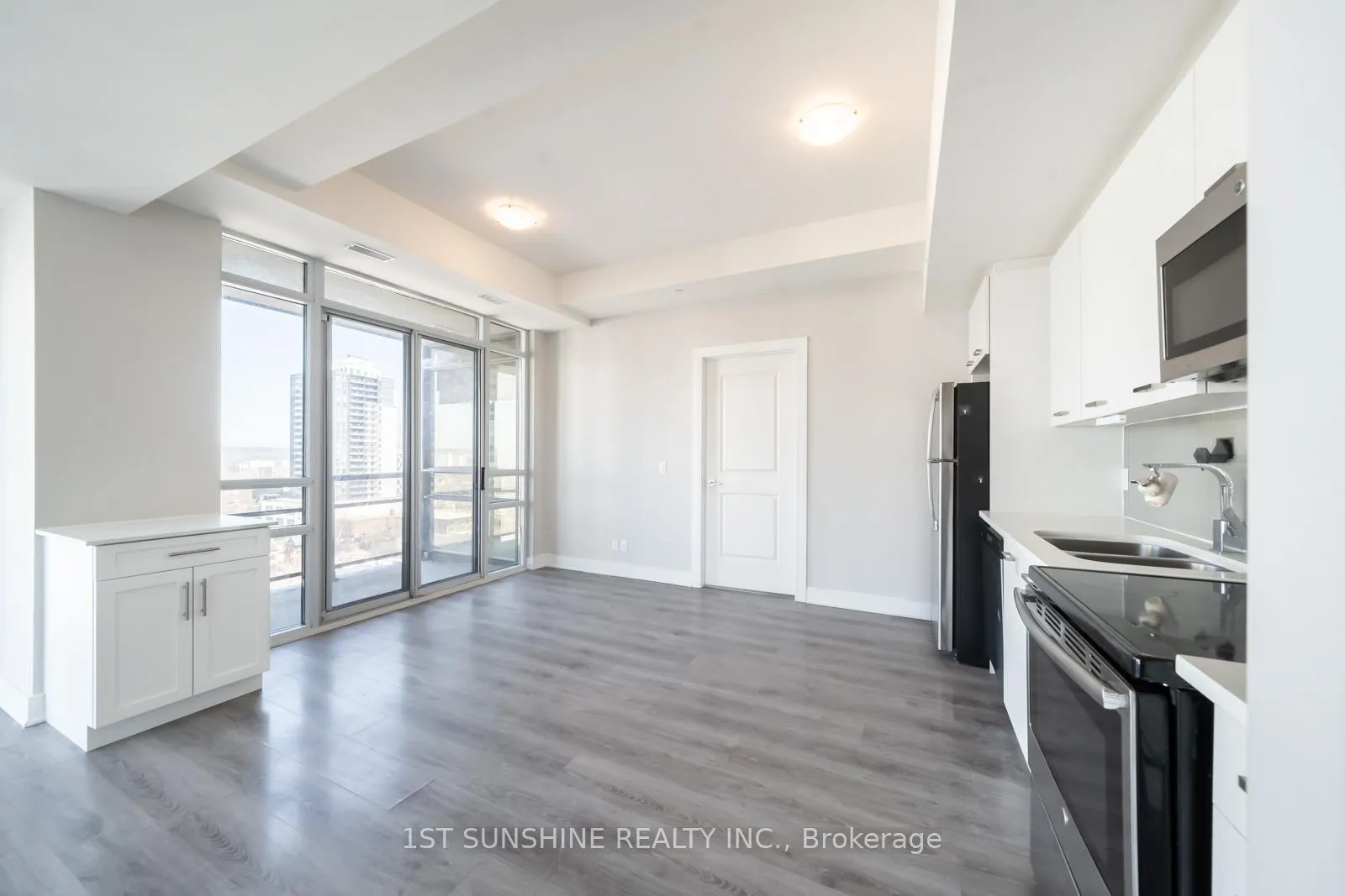 Photo 9 of Unit PH3, 150 Main Street W, Hamilton, Central — HOMEH