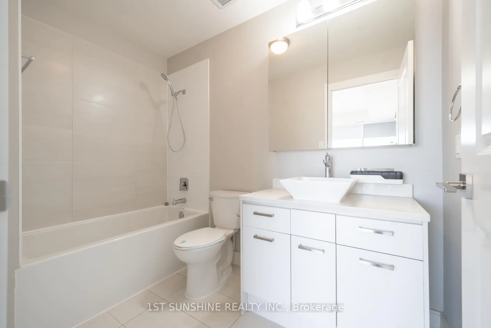 Photo 23 of Unit PH3, 150 Main Street W, Hamilton, Central — HOMEH
