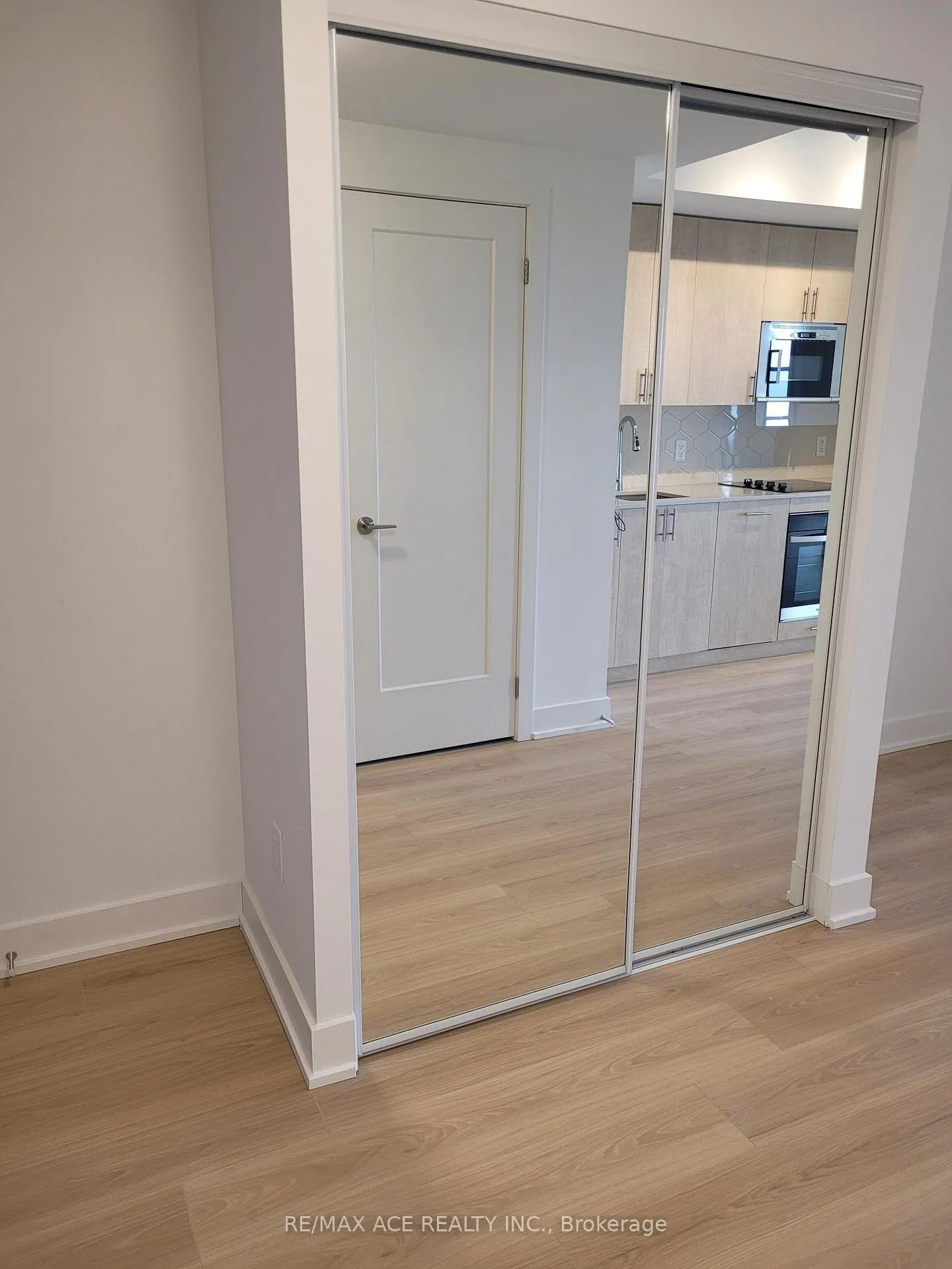 Photo 4 of Unit 612, 2545 Simcoe Street, Oshawa, Windfields — HOMEH