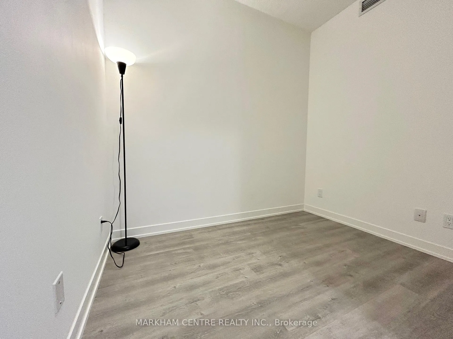 Photo 5 of Unit 405C, 38 Simcoe Promenade W, Markham, Unionville — HOMEH