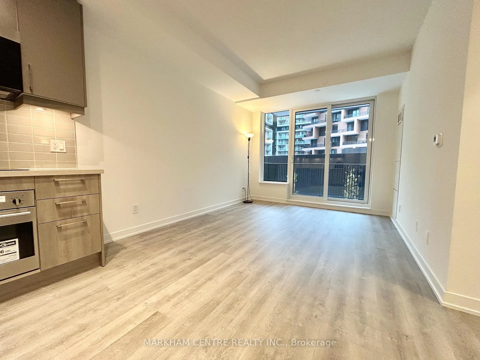Photo 8 of Unit 405C, 38 Simcoe Promenade W, Markham, Unionville — HOMEH