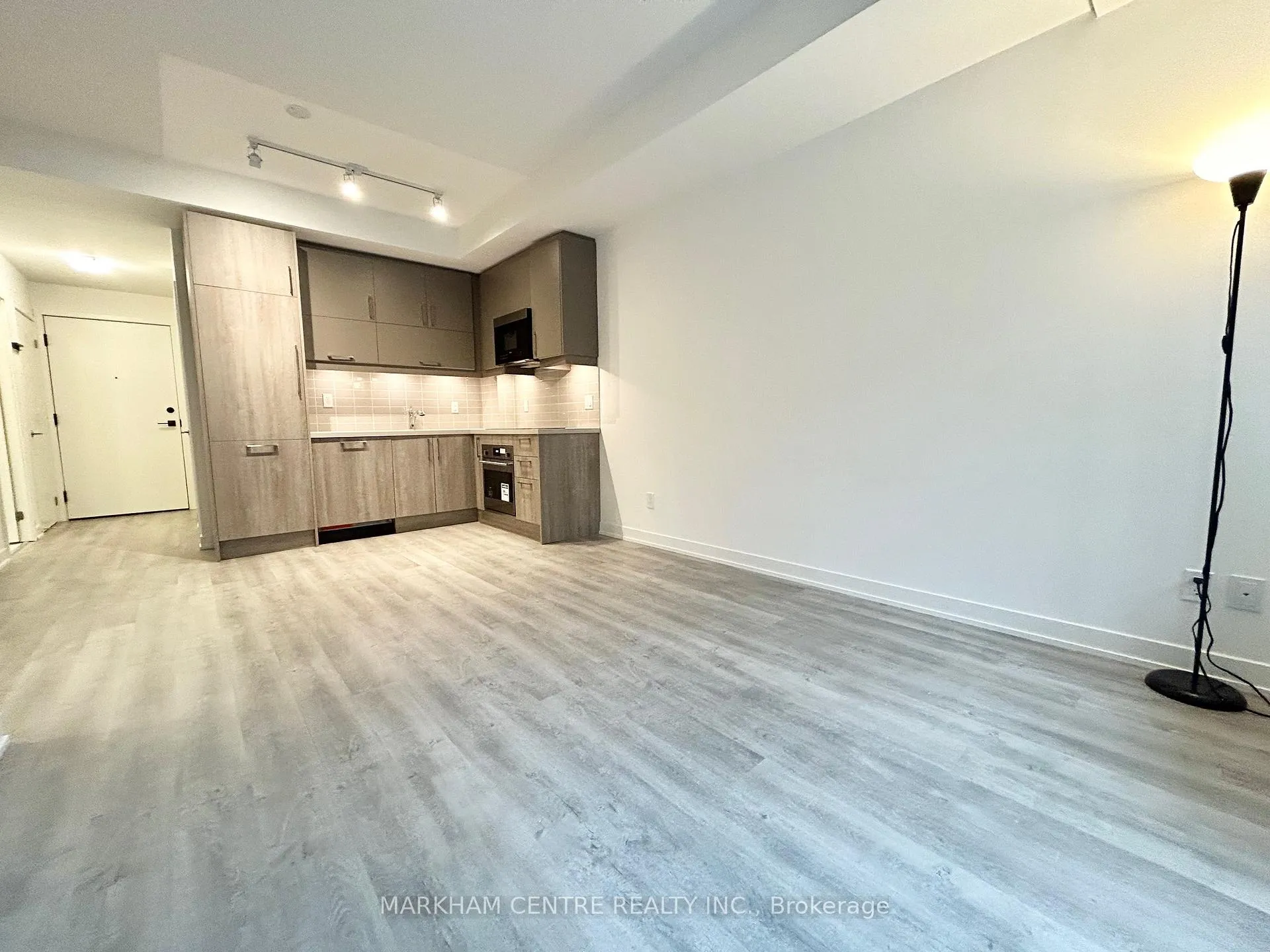 Photo 10 of Unit 405C, 38 Simcoe Promenade W, Markham, Unionville — HOMEH