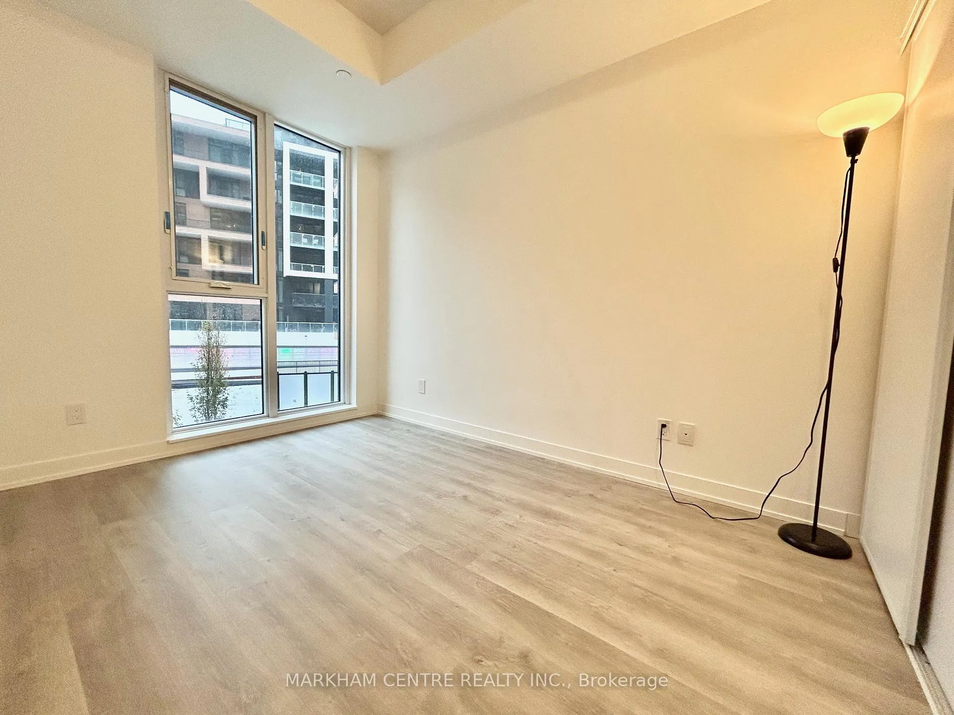 Photo 12 of Unit 405C, 38 Simcoe Promenade W, Markham, Unionville — HOMEH