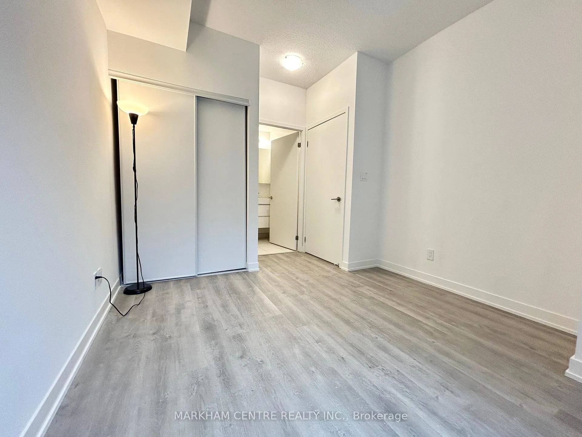 Photo 13 of Unit 405C, 38 Simcoe Promenade W, Markham, Unionville — HOMEH