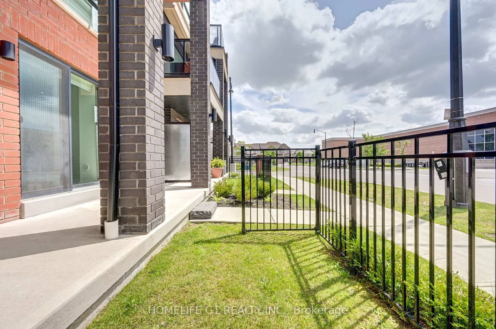 Photo 2 of Unit 5, 100 Dufay Road, Brampton, Northwest Brampton — HOMEH