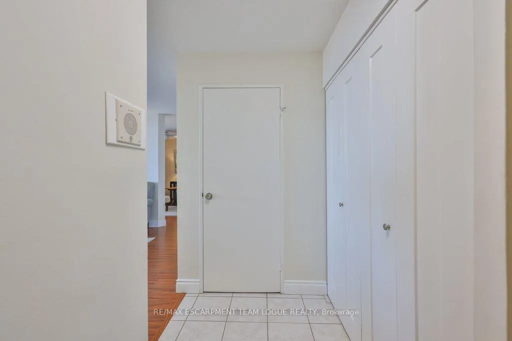 Photo 3 of Unit 1703, 2055 Upper Middle Road, Burlington, Brant Hills — HOMEH