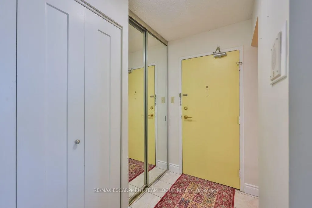 Photo 4 of Unit 1703, 2055 Upper Middle Road, Burlington, Brant Hills — HOMEH