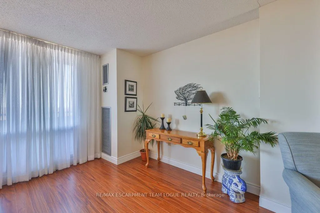 Photo 9 of Unit 1703, 2055 Upper Middle Road, Burlington, Brant Hills — HOMEH