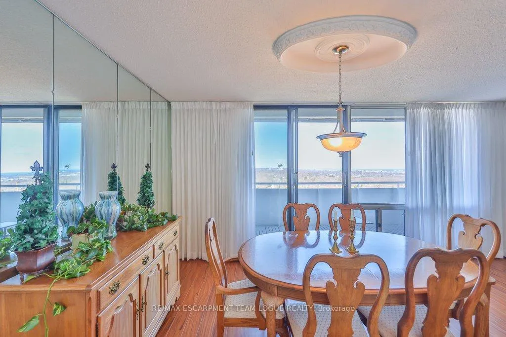 Photo 12 of Unit 1703, 2055 Upper Middle Road, Burlington, Brant Hills — HOMEH
