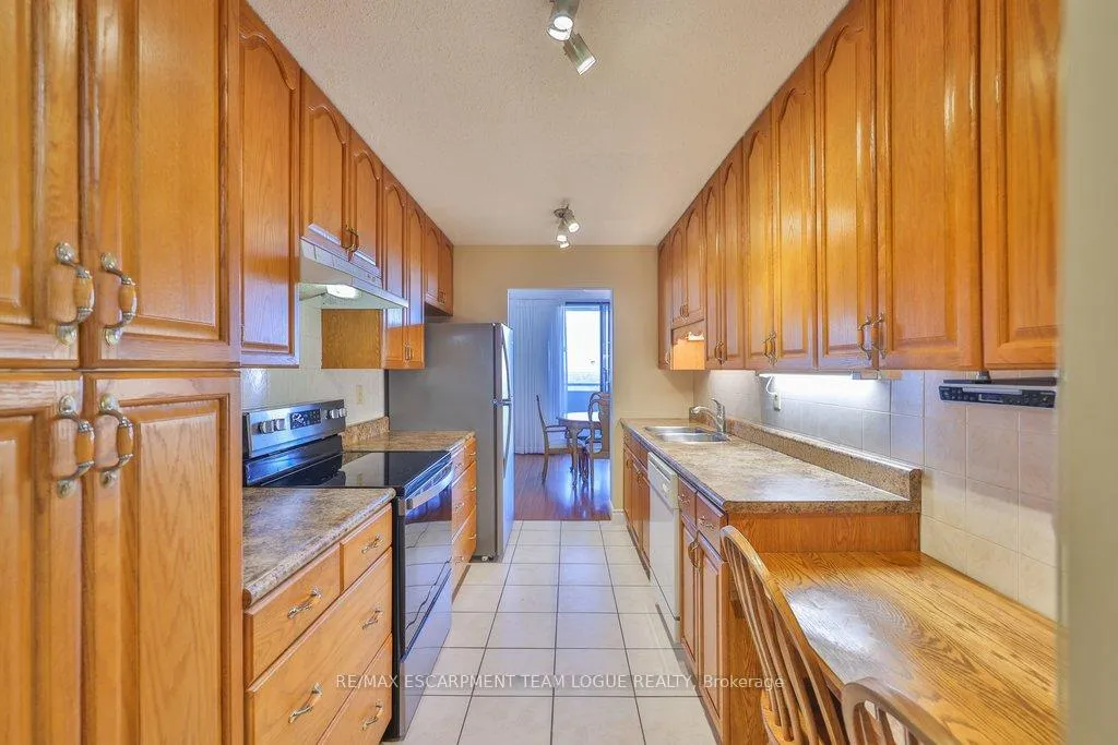 Photo 14 of Unit 1703, 2055 Upper Middle Road, Burlington, Brant Hills — HOMEH