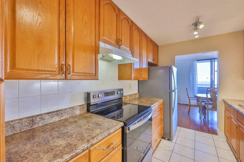 Photo 15 of Unit 1703, 2055 Upper Middle Road, Burlington, Brant Hills — HOMEH