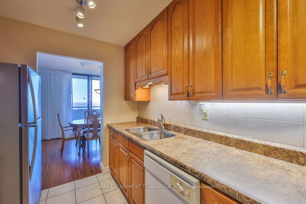 Photo 16 of Unit 1703, 2055 Upper Middle Road, Burlington, Brant Hills — HOMEH