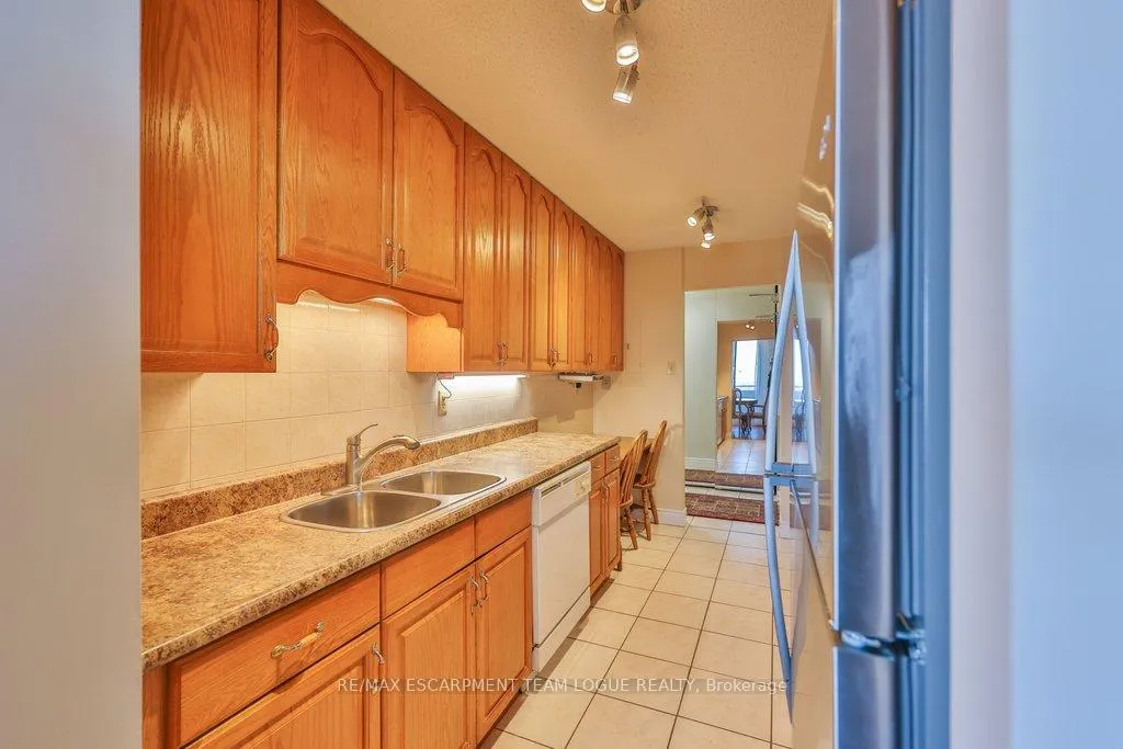 Photo 18 of Unit 1703, 2055 Upper Middle Road, Burlington, Brant Hills — HOMEH