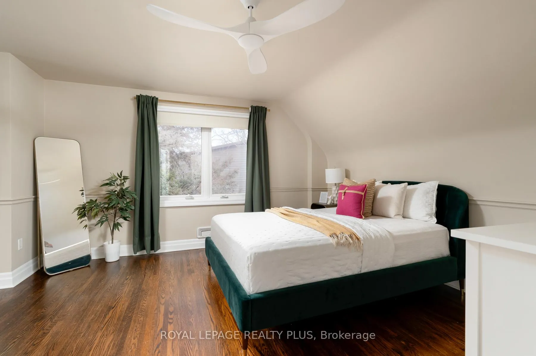 Photo 31 of 2184 Guthrie Lane, Mississauga, Lakeview — HOMEH