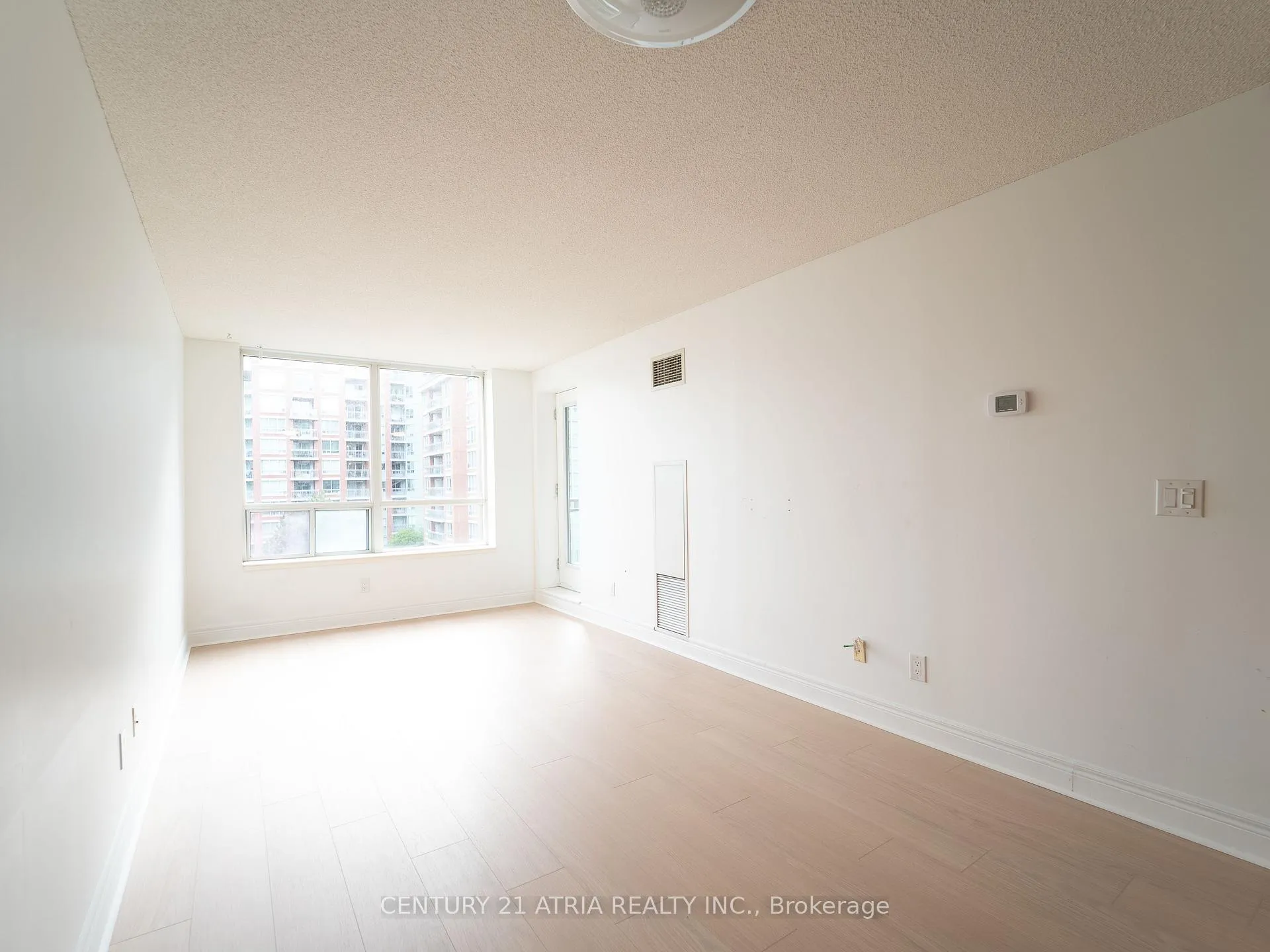 Photo 6 of Unit 622, 62 Suncrest Boulevard, Markham, Commerce Valley — HOMEH