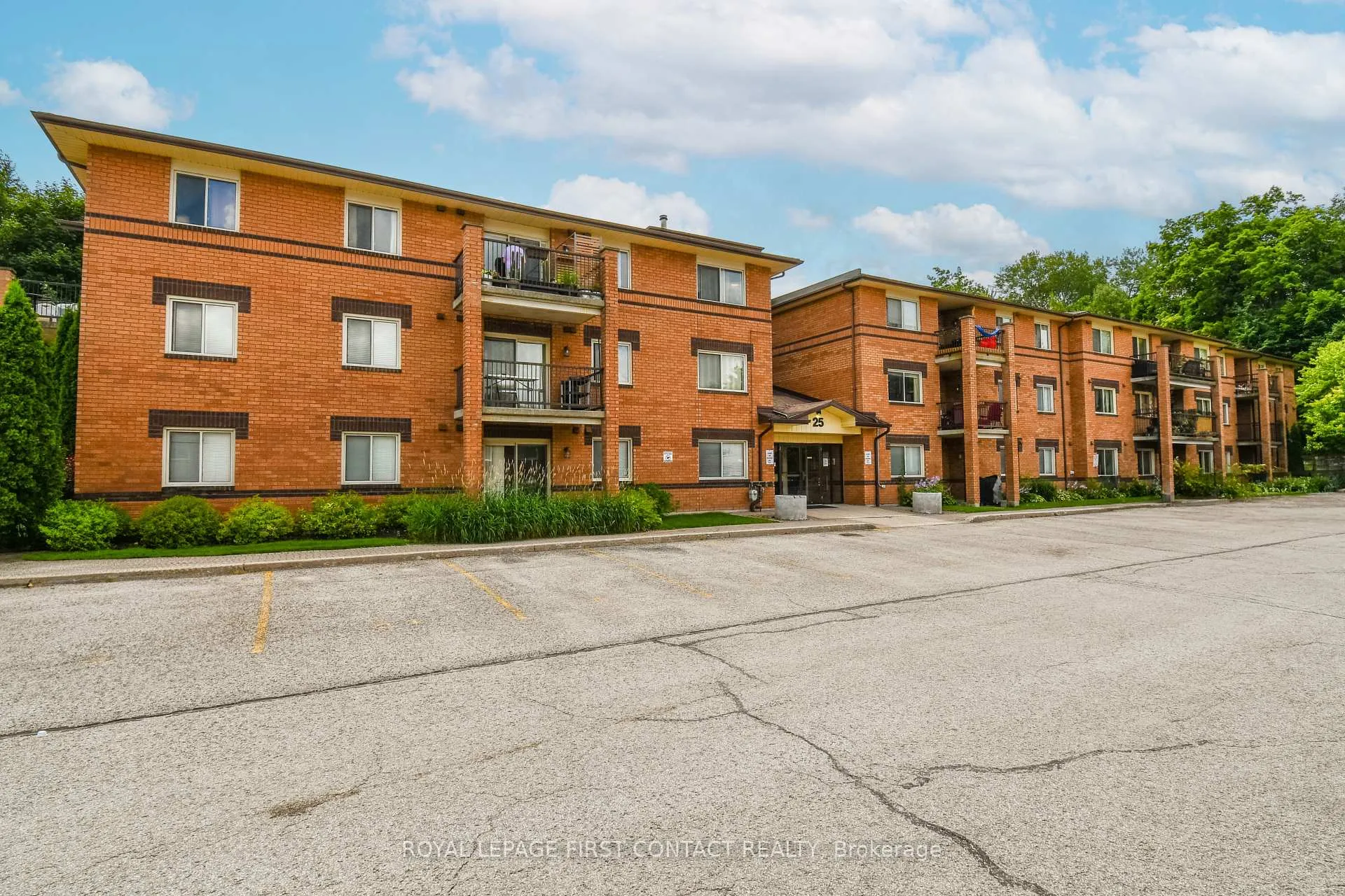 Front of Unit 104, 25 Meadow Lane