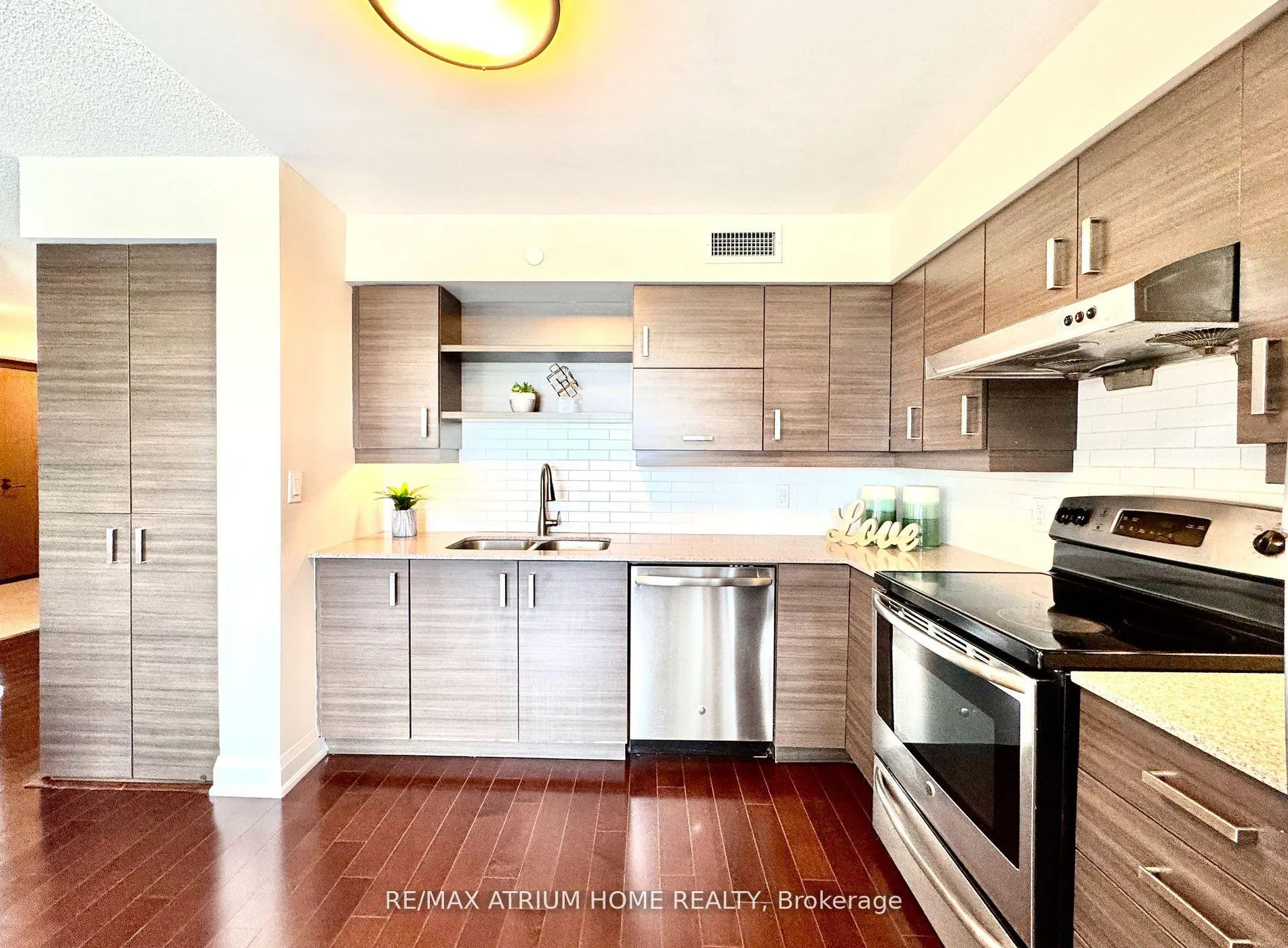 Photo 6 of Unit 520, 8200 Birchmond Road, Markham, Unionville — HOMEH