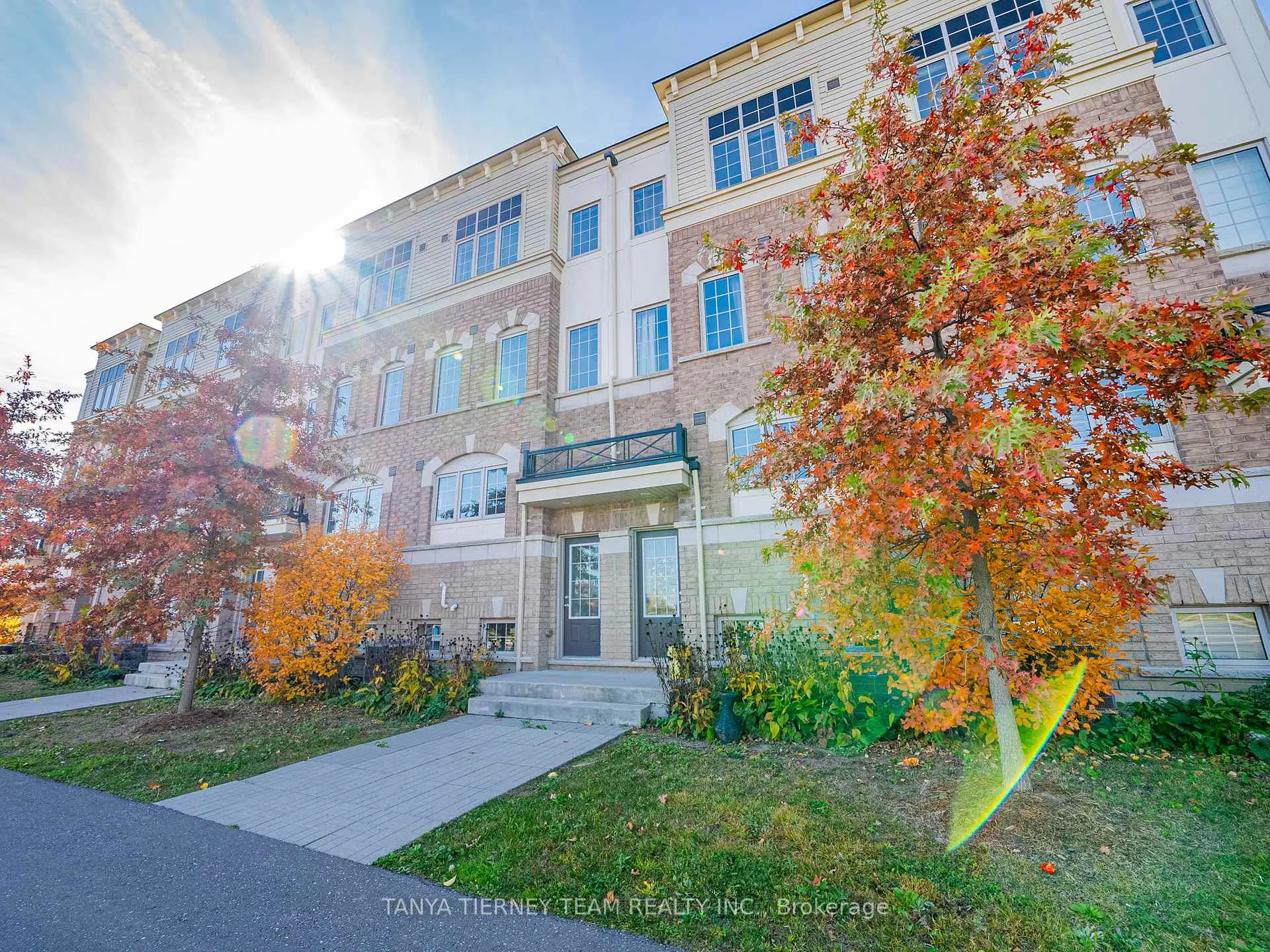 Photo 2 of Unit 294, 2264 Chevron Prince Path, Oshawa, Windfields — HOMEH