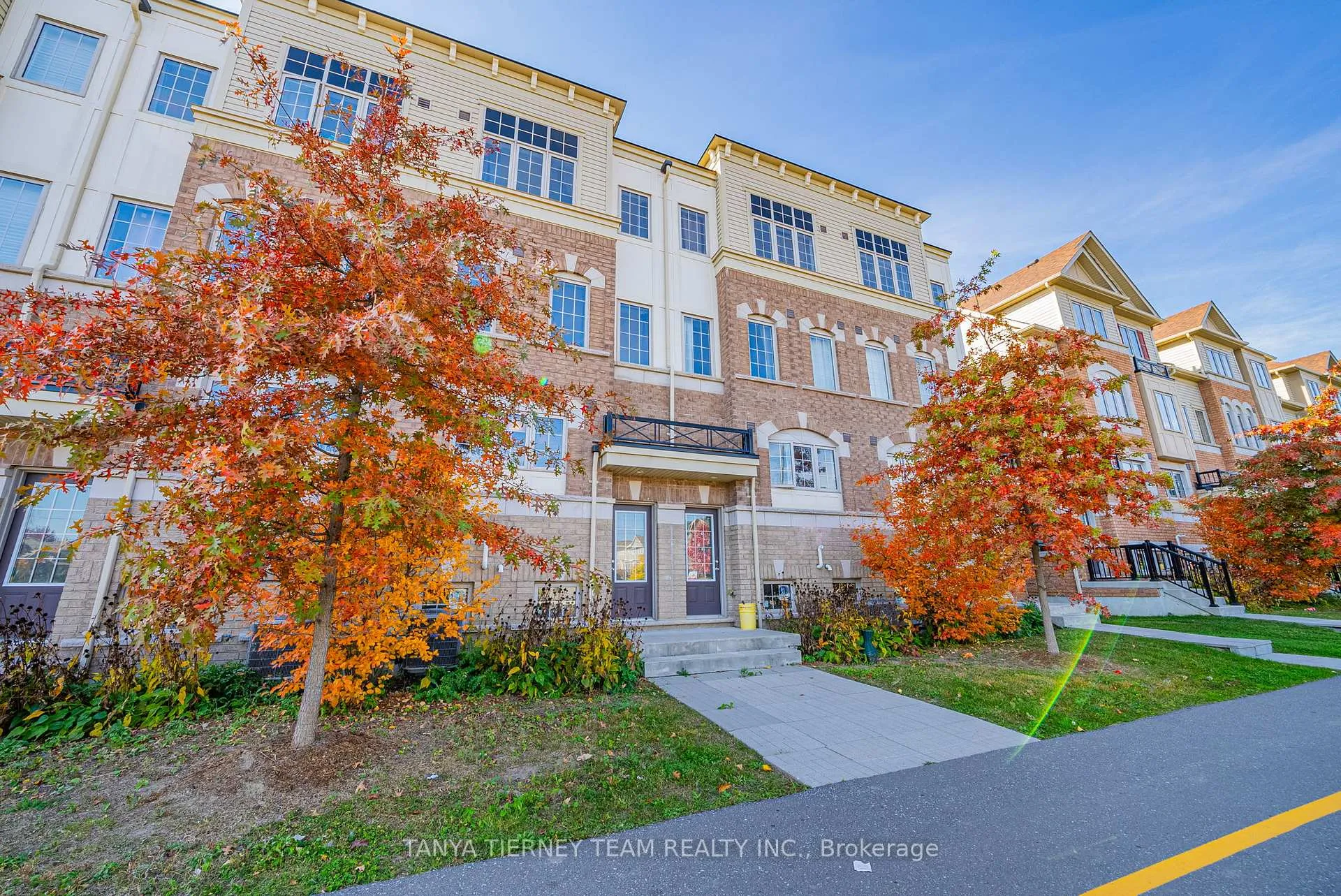 Photo 3 of Unit 294, 2264 Chevron Prince Path, Oshawa, Windfields — HOMEH