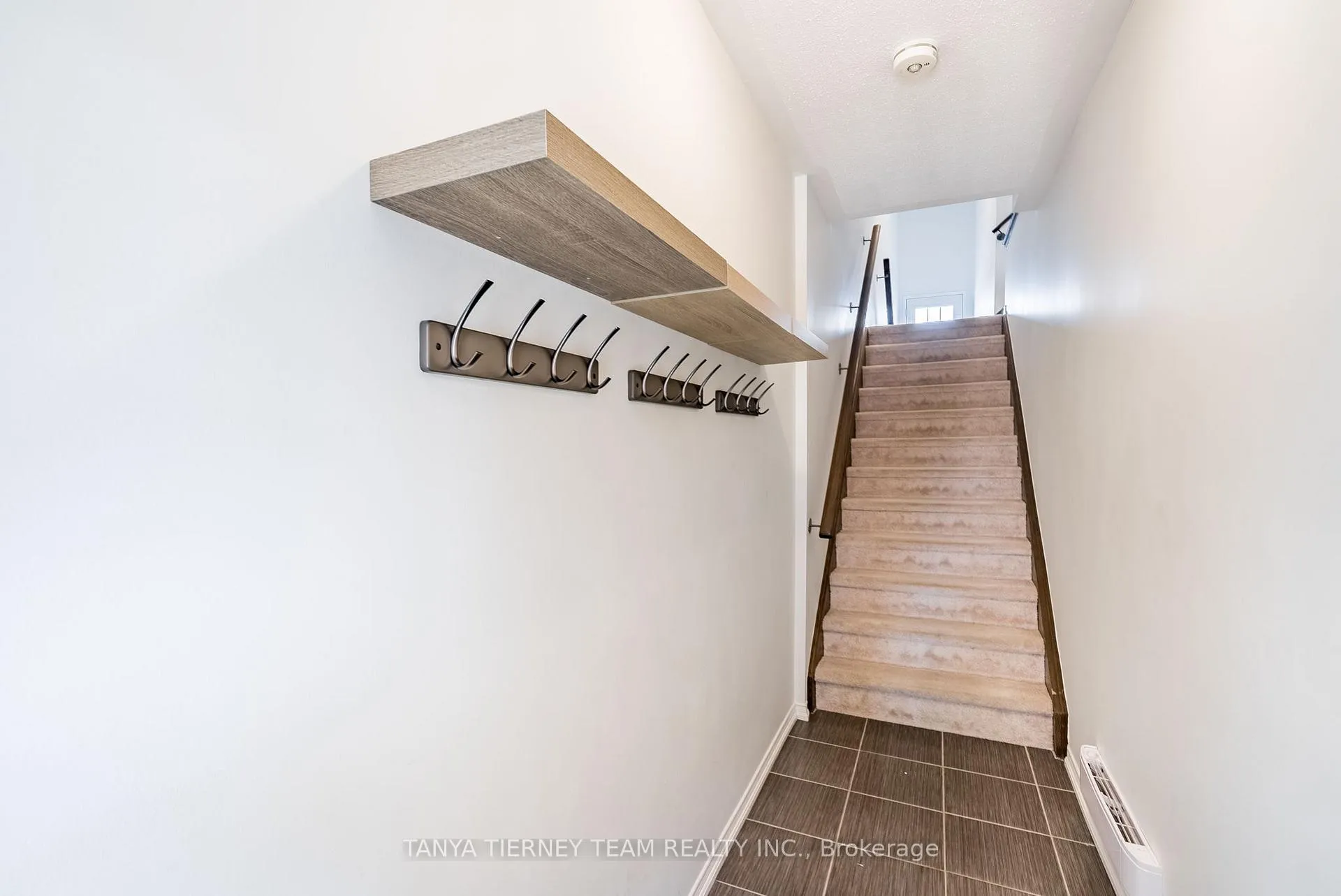 Photo 5 of Unit 294, 2264 Chevron Prince Path, Oshawa, Windfields — HOMEH