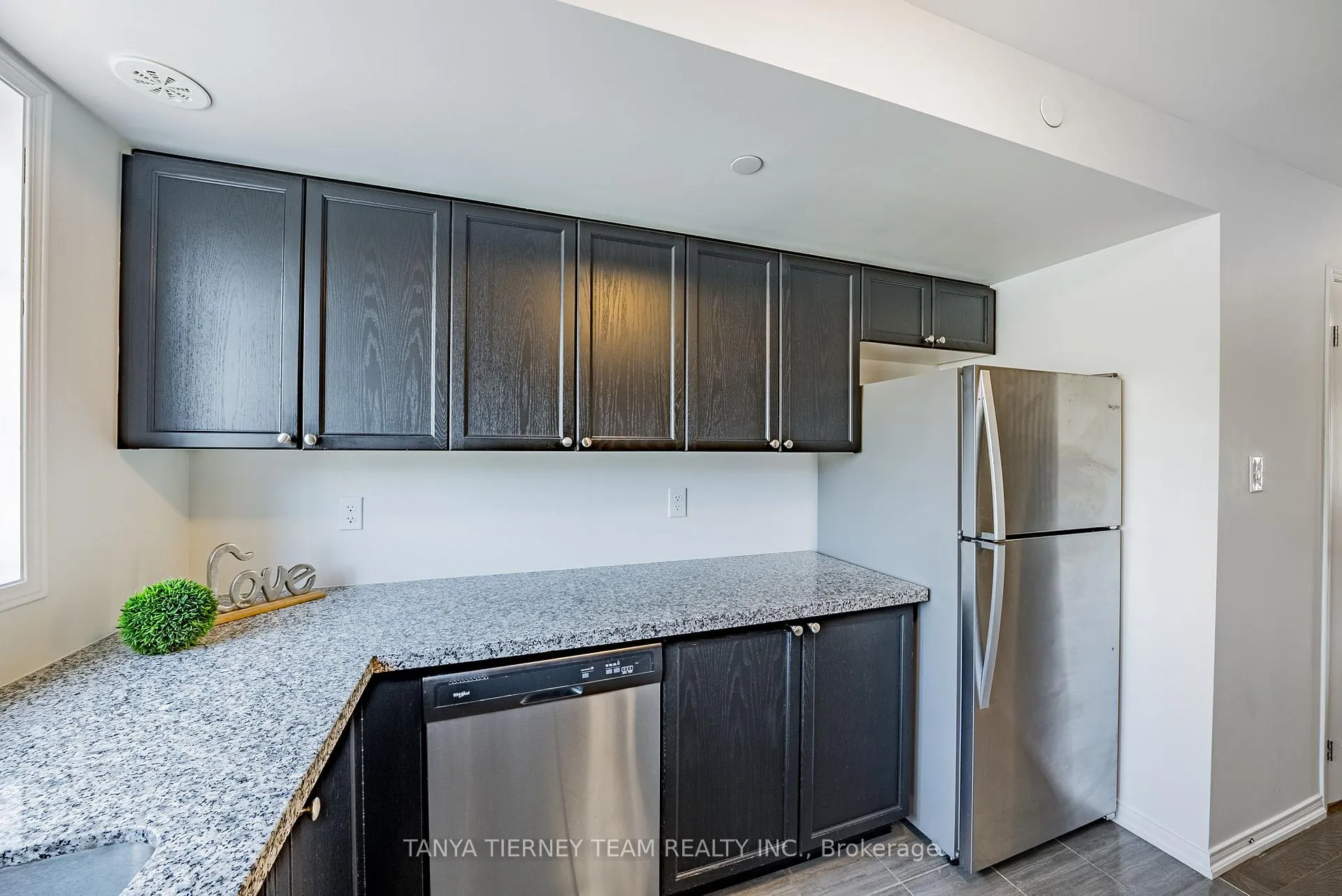 Photo 9 of Unit 294, 2264 Chevron Prince Path, Oshawa, Windfields — HOMEH