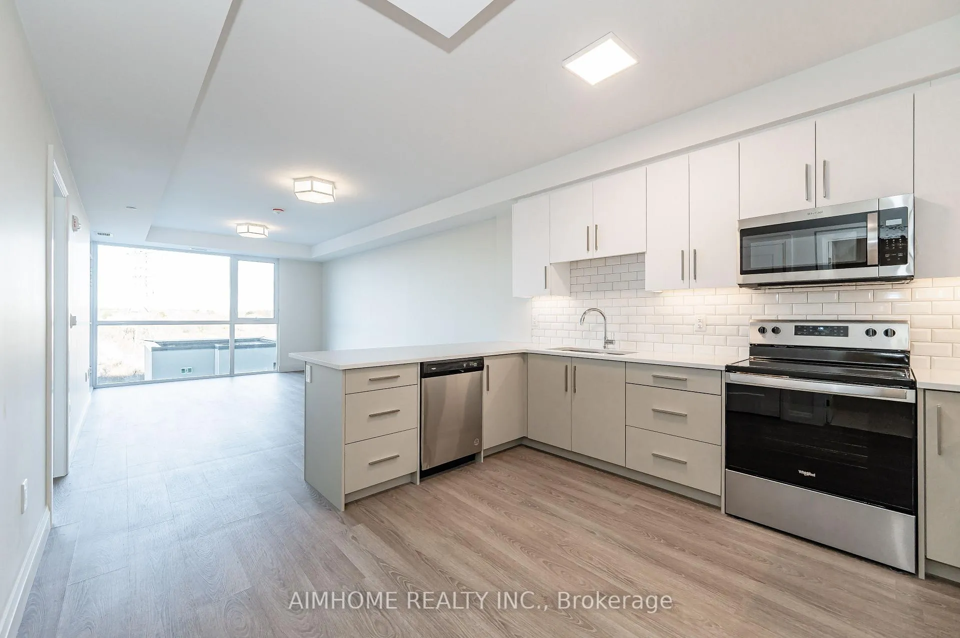 Front of Unit 1414, 460 Columbia Street W