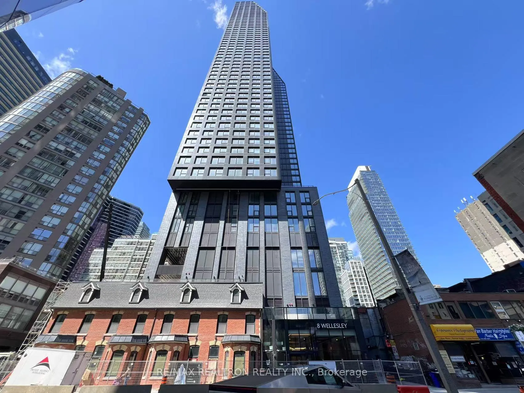 Front of Unit 3202, 8 Wellesley Street W