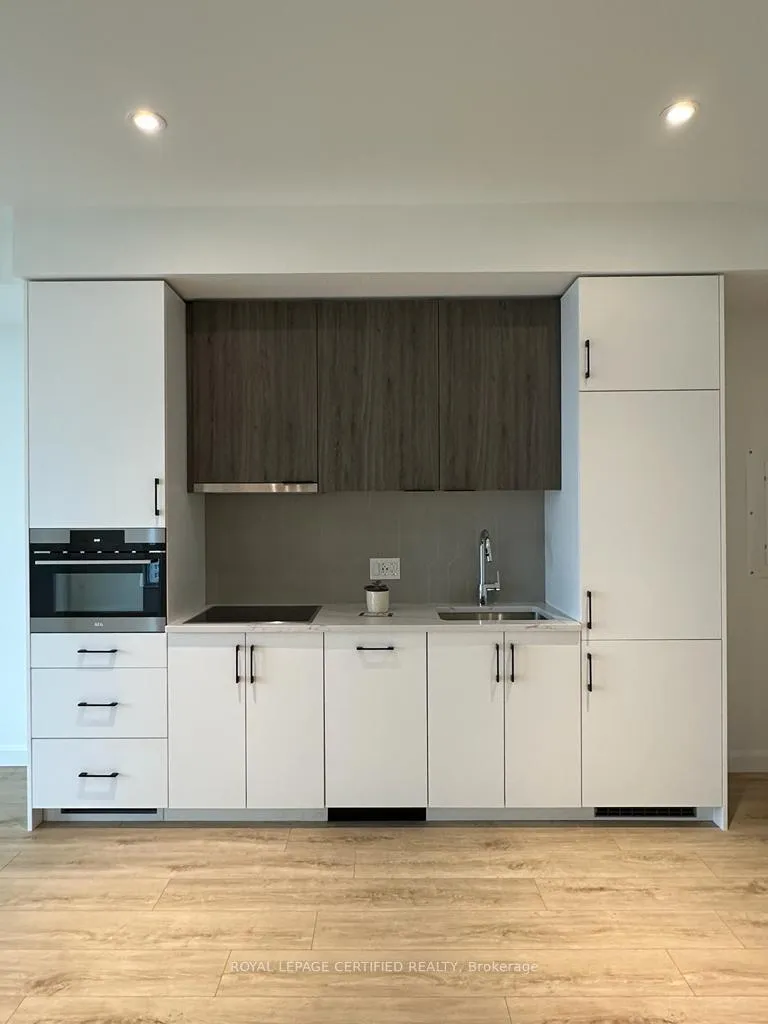 Photo 4 of Unit 903, 741 King Street W, Kitchener — HOMEH