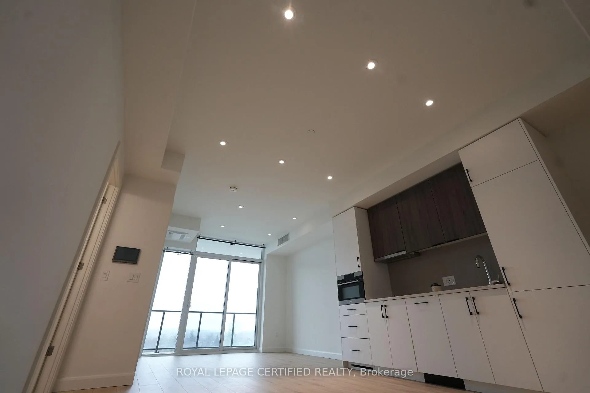 Photo 6 of Unit 903, 741 King Street W, Kitchener — HOMEH