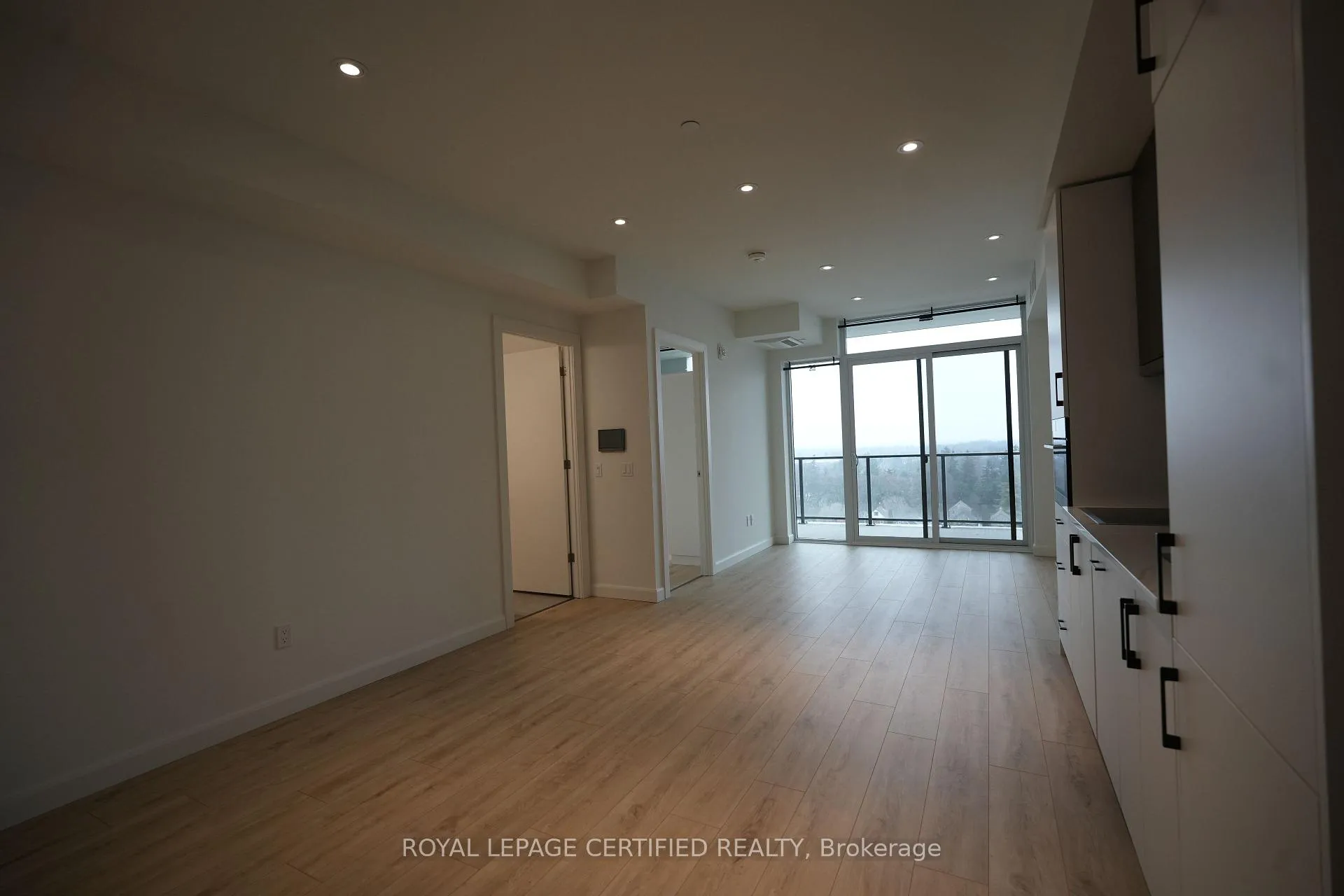 Photo 8 of Unit 903, 741 King Street W, Kitchener — HOMEH