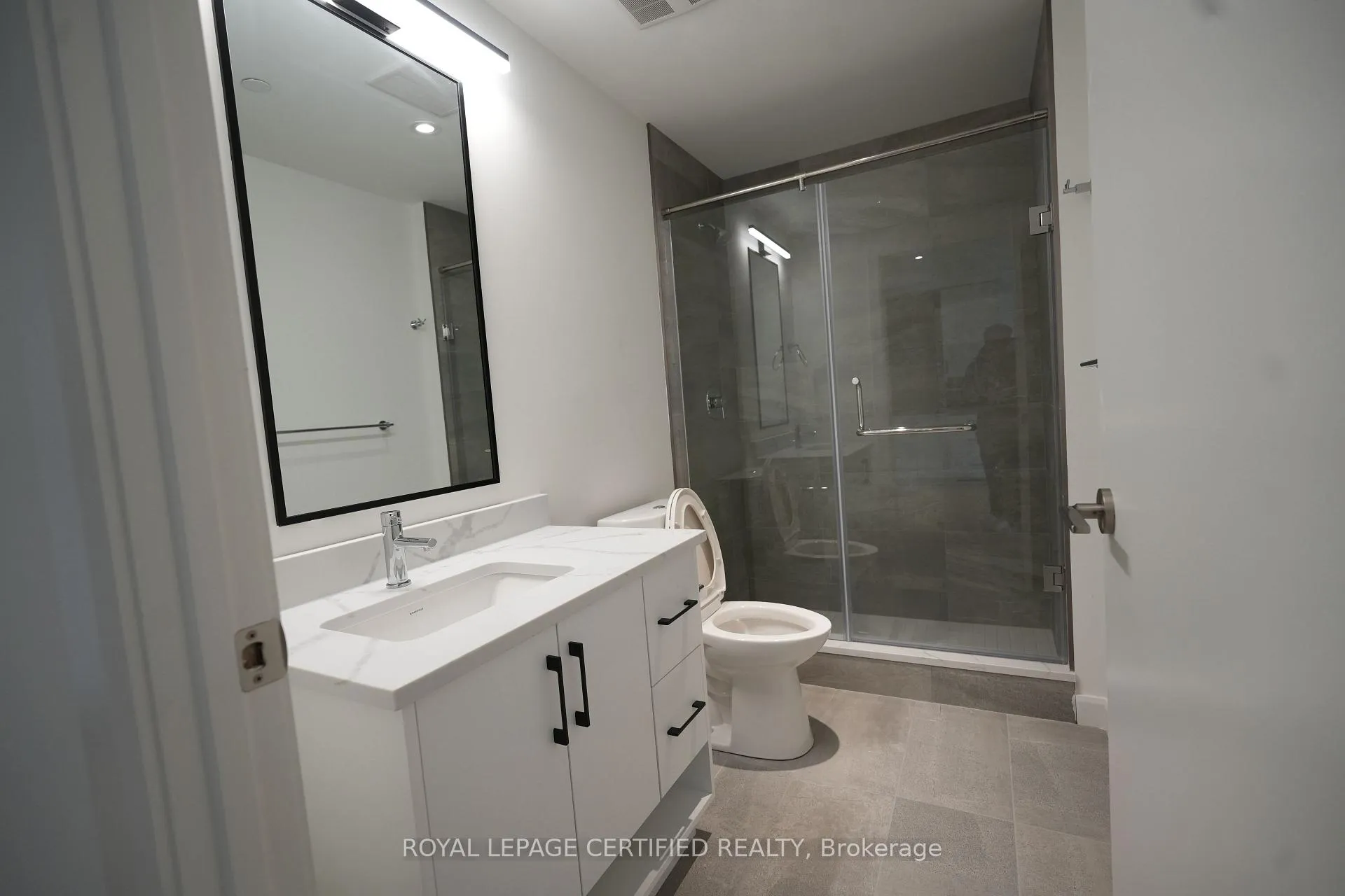 Photo 11 of Unit 903, 741 King Street W, Kitchener — HOMEH