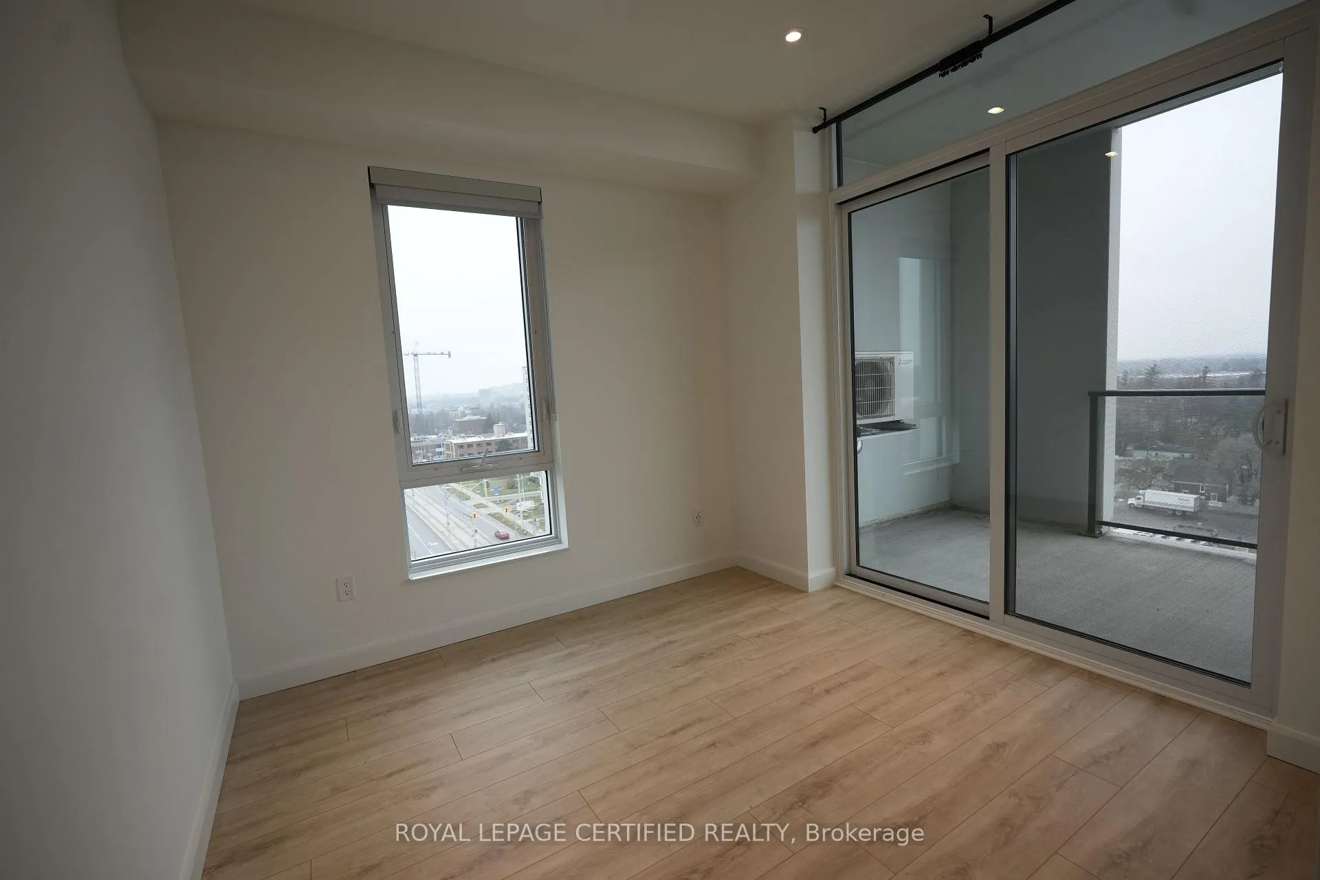 Photo 12 of Unit 903, 741 King Street W, Kitchener — HOMEH