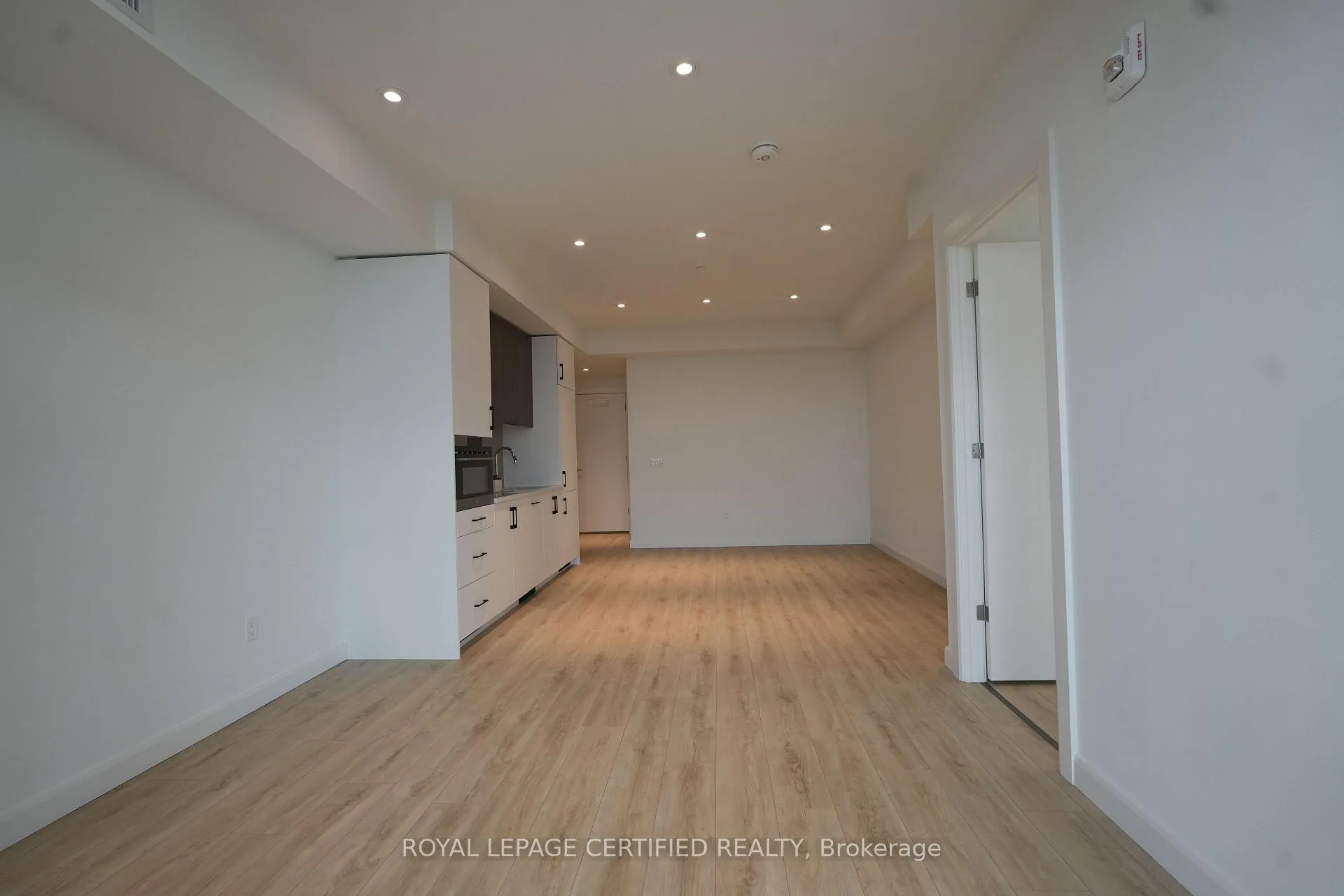 Photo 13 of Unit 903, 741 King Street W, Kitchener — HOMEH