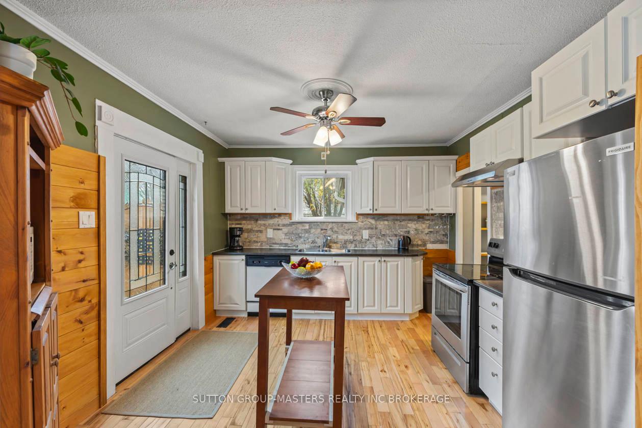 Photo 15 of 193 Sydenham Street, Gananoque — HOMEH