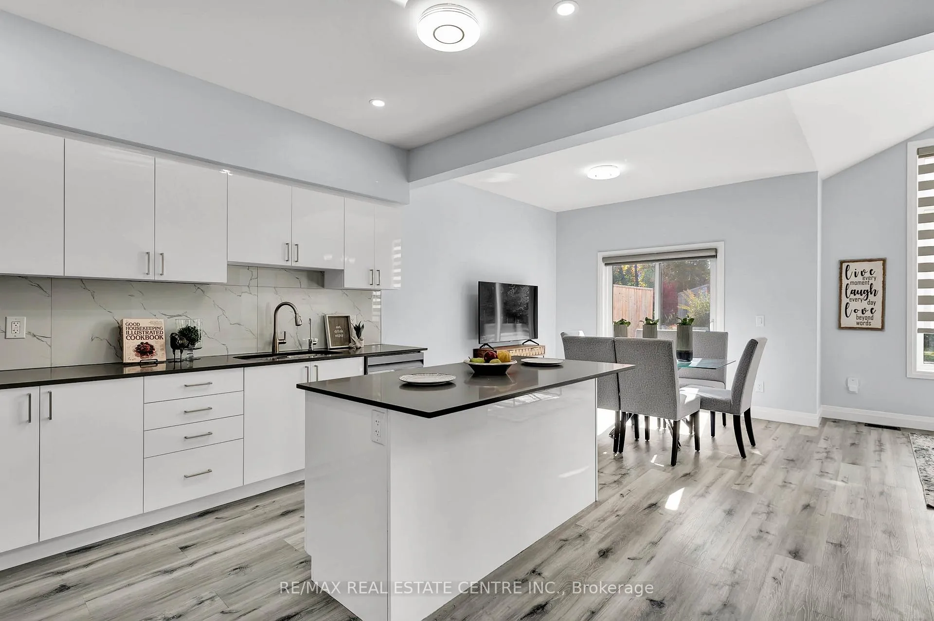 Photo 4 of Unit 5, 110 Fergus Avenue, Kitchener — HOMEH