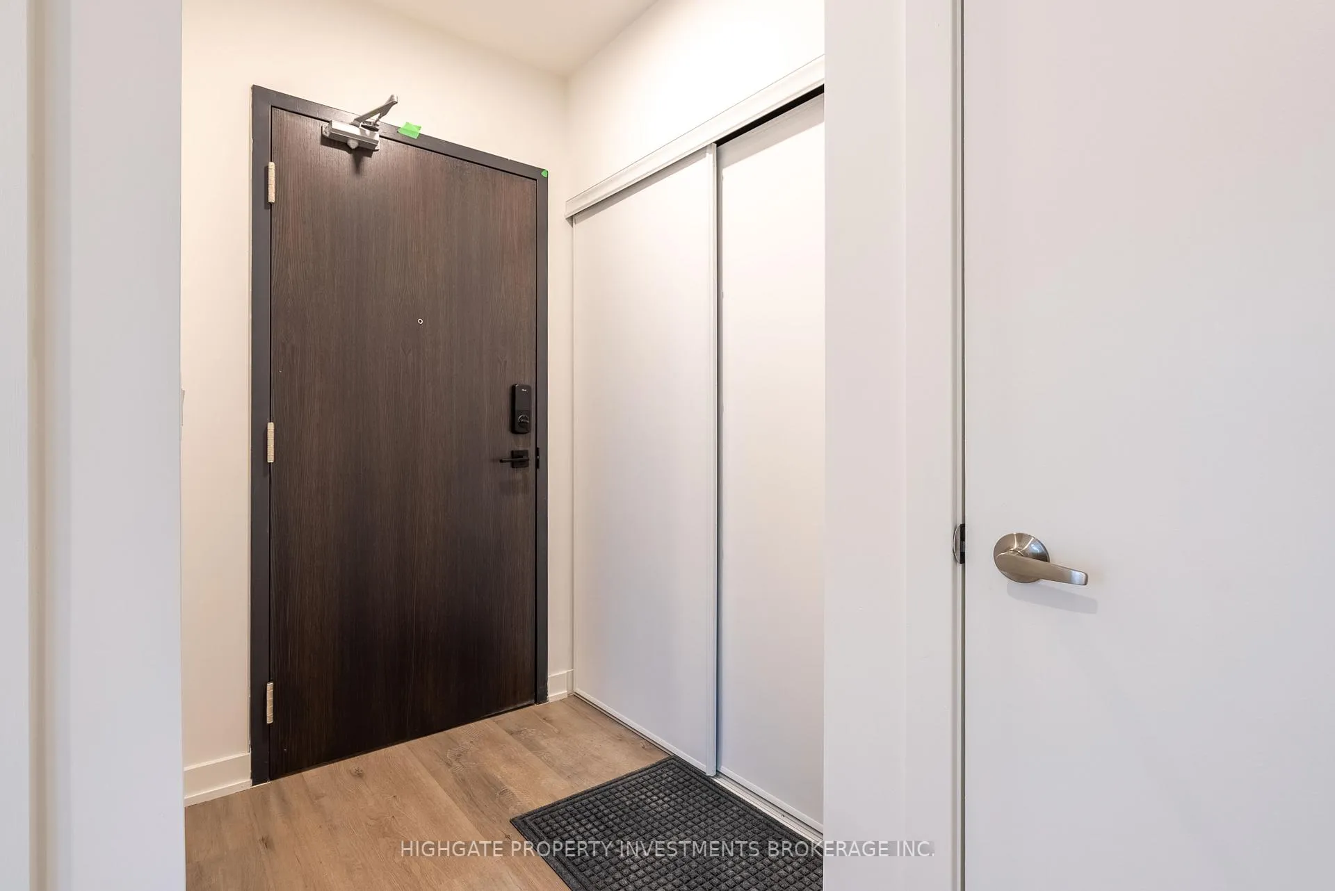 Photo 2 of Unit 1109, 56 Lakeside Terrace, Barrie, Little Lake — HOMEH