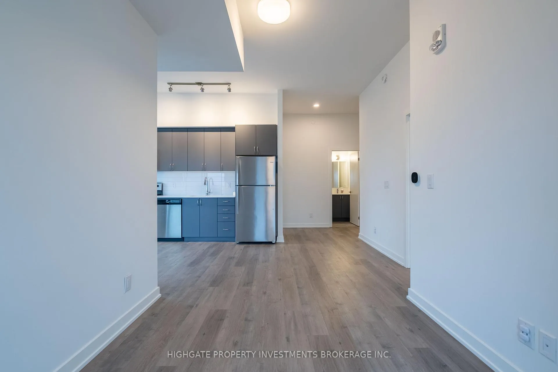 Photo 3 of Unit 1109, 56 Lakeside Terrace, Barrie, Little Lake — HOMEH